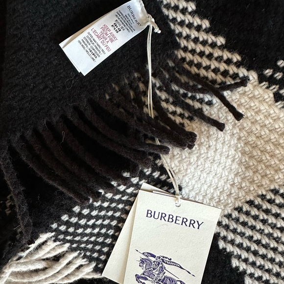 Burberry Jumbo Check Fringe Scarf - wool - NEW - Picture 3 of 4